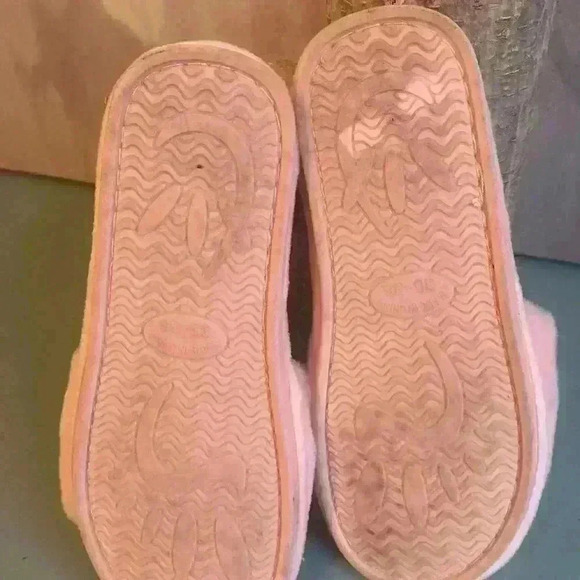 Fuzzy Slipper sSet of 2 Size 6.5 Smiley Face Open Toe Rainbow Mule - Picture 11 of 13